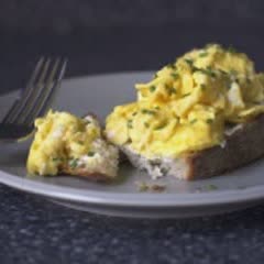 Cách làm Bánh mì trứng chiên sữa