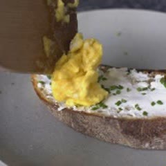 Cách làm Bánh mì trứng chiên sữa