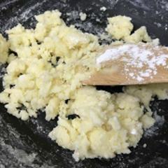Cách làm bánh su kem Chewy Junior với nhân phô mai hấp dẫn