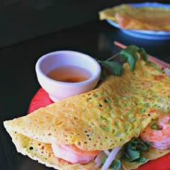 Cách làm bánh xèo nhân tôm