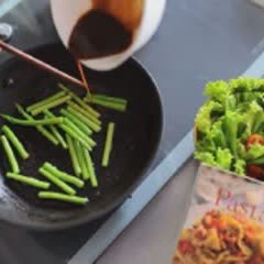 Cách làm bò bít tết với măng tây