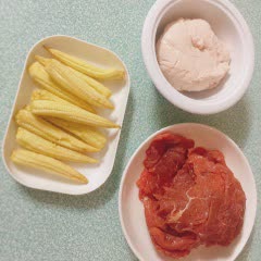 Cách làm Bò cuộn bắp non chiên xù