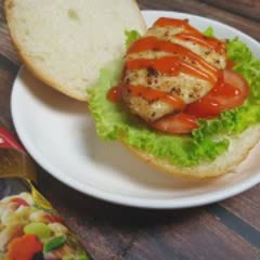 Cách Làm Burger Gà Áp Chảo Cực Ngon Mang Đi Làm