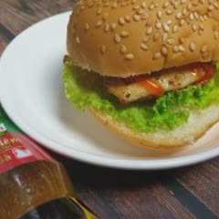 Cách Làm Burger Gà Áp Chảo Cực Ngon Mang Đi Làm