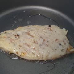 Cách Làm Burger Gà Áp Chảo Cực Ngon Mang Đi Làm