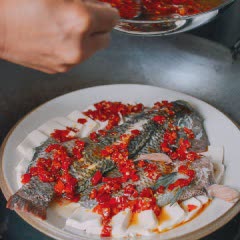 Cách làm Cá hấp đậu hũ sốt ớt cay