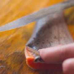 Cách làm cá hồi bọc hạnh nhân