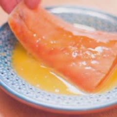 Cách làm cá hồi bọc hạnh nhân