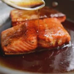Cách làm cá hồi chiên sốt mật ong