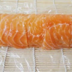 Cách Làm Cá Hồi Cuộn Sushi Đơn Giản Ngay Tại Nhà