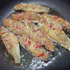 Cách làm cá mó chiên mắm tỏi