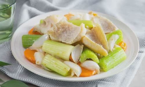 Cách làm cá mú xào cần tây