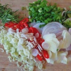 Cách làm cá ngừ đóng hộp xào sả