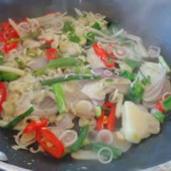 Cách làm cá ngừ đóng hộp xào sả