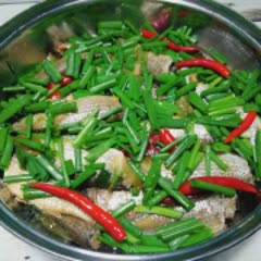 Cách làm cá đối kho dầu hành