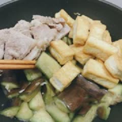 Cách làm cà tím om đậu thịt