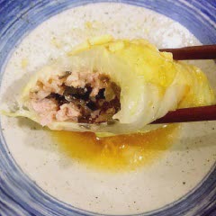 Cách làm cải thảo cuốn thịt sốt xì dầu