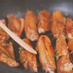 Cách Làm Cánh Gà Chiên Sả Mật Ong Cực Thơm Ngon