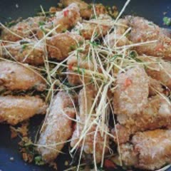Cách Làm Cánh Gà Rang Muối Thơm Ngon Đơn Giản