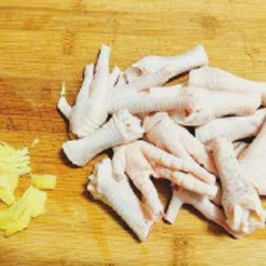 Cách làm chân gà xào tỏi ớt