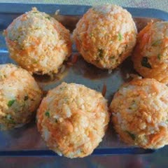 Cách làm cơm bọc trứng cút chiên