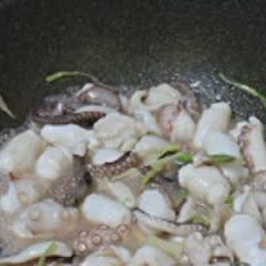 Cách làm cơm chiên bạch tuộc