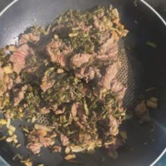 Cách làm cơm chiên dưa bò xúc xích