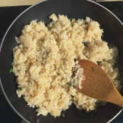 Cách làm cơm chiên dưa bò xúc xích