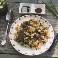 Cách làm cơm chiên dưa bò xúc xích