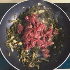 Cách làm cơm chiên dưa bò xúc xích