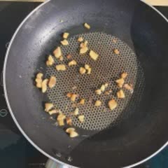 Cách làm cơm chiên dưa bò xúc xích