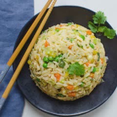 Cách làm Cơm Chiên Rau Củ Thịt Gà thơm ngon cho gia đình