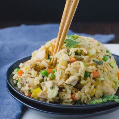 Cách làm Cơm Chiên Rau Củ Thịt Gà thơm ngon cho gia đình
