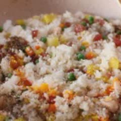 Cách làm Cơm Chiên Thơm hấp dẫn cho bữa cơm gia đình