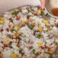 Cách làm Cơm Chiên Thơm hấp dẫn cho bữa cơm gia đình