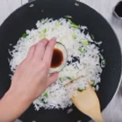 Cách làm Cơm chiên trứng ngũ vị