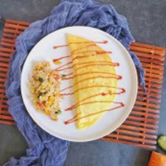 Cách làm cơm chiên trứng rau củ - Omelet