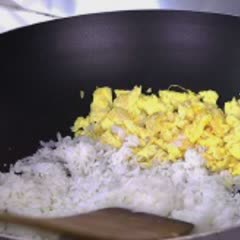 Cách làm Cơm chiên trứng tỏi kiểu Nhật