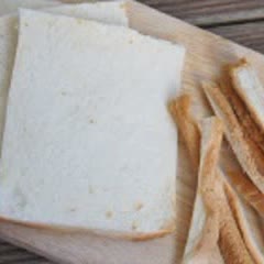 Cách làm cơm cuộn bánh mì chiên giòn