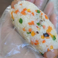 Cách làm cơm cuộn bánh mì chiên giòn