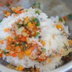 Cách làm cơm cuộn bánh mì chiên giòn