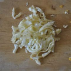 Cách làm Cơm Cuộn Bí Đỏ bắt mắt ngon miệng đãi người thân