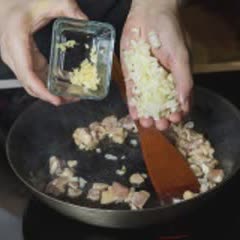 Cách làm cơm cuộn trứng Nhật Bản
