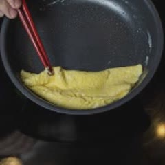 Cách làm cơm cuộn trứng Nhật Bản