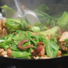 Cách Làm Cơm Gà Chiên Cải Xanh Thơm Ngon Đơn Giản