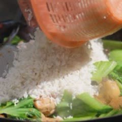 Cách Làm Cơm Gà Chiên Cải Xanh Thơm Ngon Đơn Giản