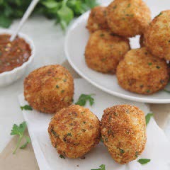 Cách làm Cơm Nắm Bọc Phô Mai thơm ngon ai ăn cũng thích mê