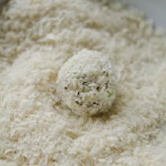 Cách làm Cơm Nắm Bọc Phô Mai thơm ngon ai ăn cũng thích mê