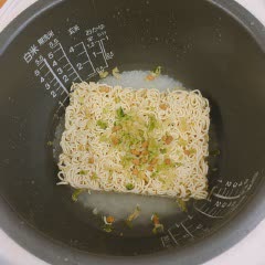 Cách làm cơm nấu mì ramen