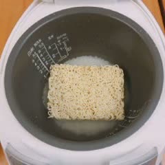 Cách làm cơm nấu mì ramen